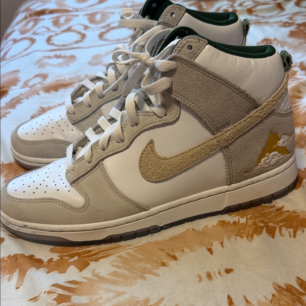 Nike White and Green Men's Shoes - Picture 2 of 7